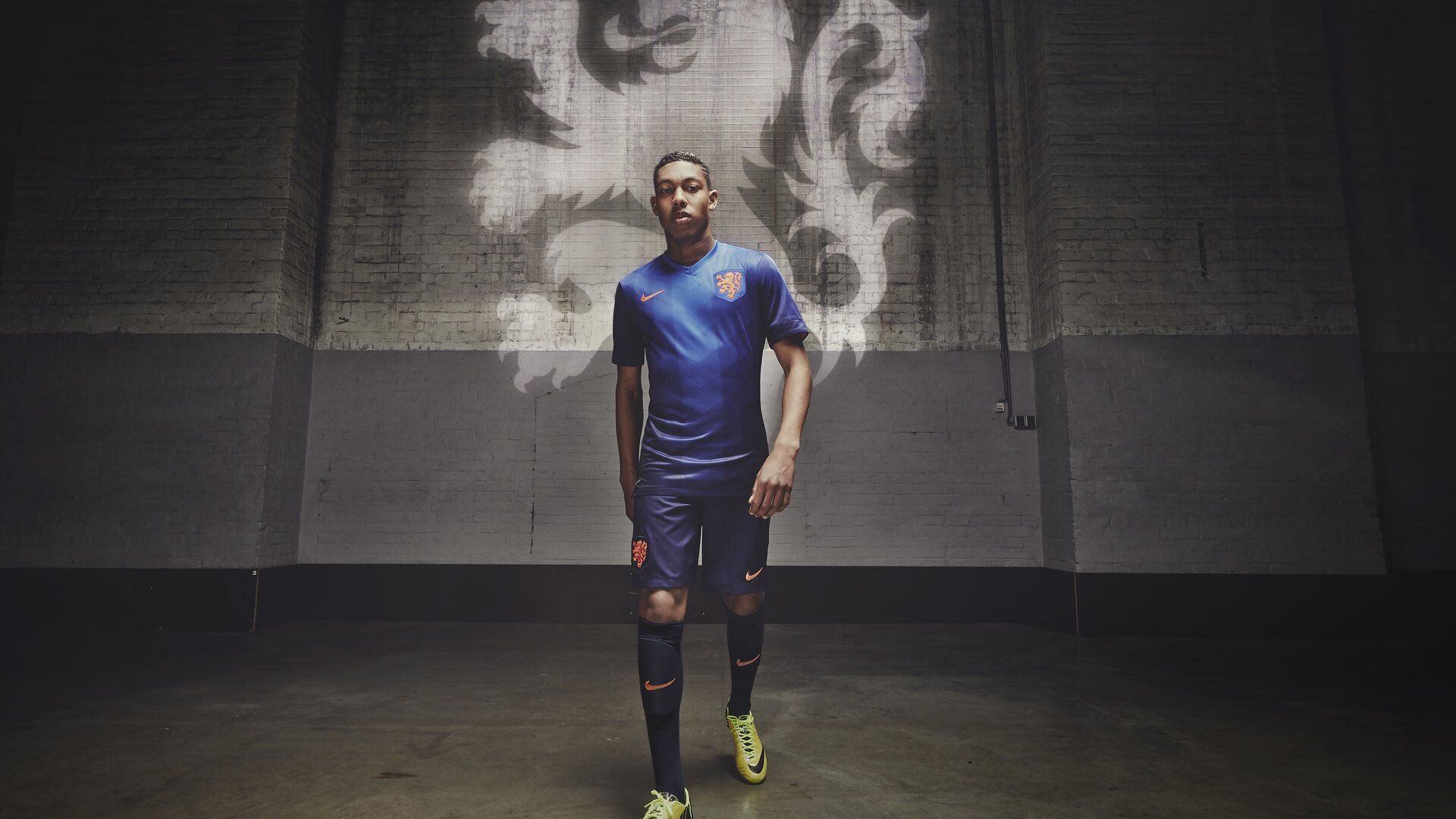 “武汉马拉松：跑者们用脚步诠释极限精神”